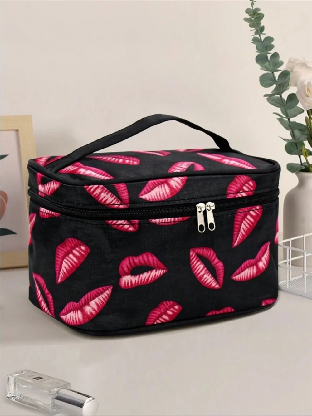 Large Portable KISS Lip Pattern Makeup Bag
